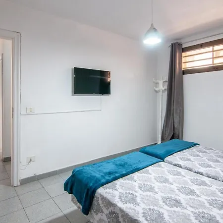 Valdes Center 1a010